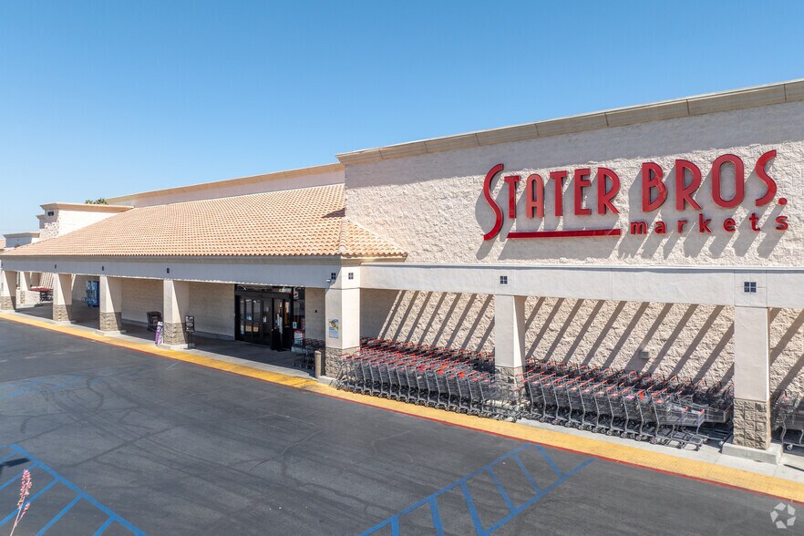 Primary Photo Of 210 E Stetson Ave, Hemet Supermarket For Lease