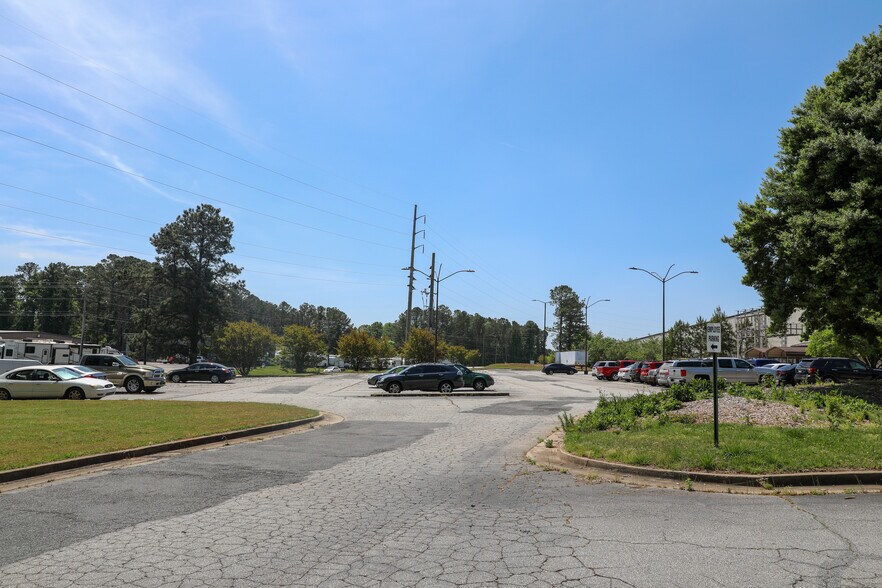 More Photos Of 24 Herring Rd, Newnan Warehouse For Sale