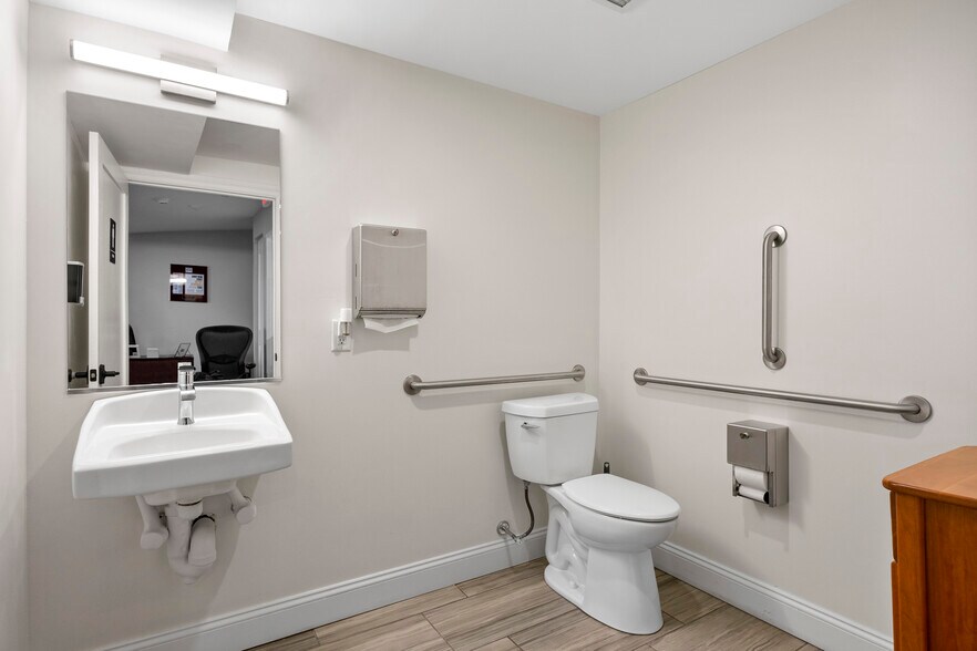 More Photos Of 76 N Pearl St, Albany Apartments For Lease