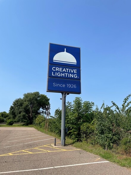 More Photos Of 1728 Concordia Ave, Saint Paul Showroom For Sale