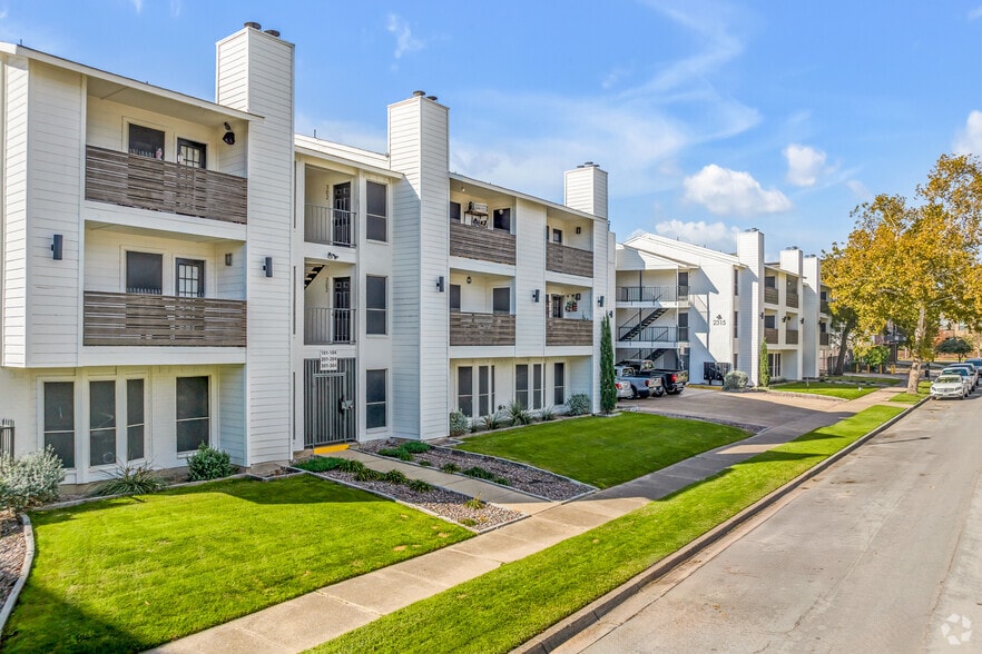More Photos Of 2315 Moser Ave, Dallas Apartments For Sale