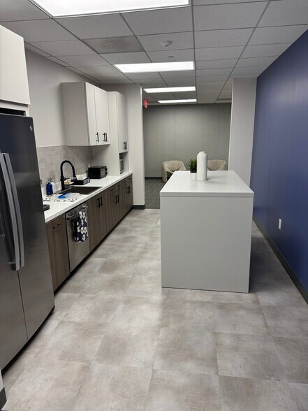 More Photos Of 100 Peachtree St NW, Atlanta Office For Lease