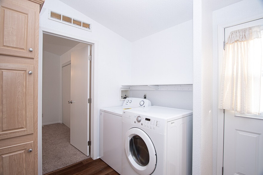 More Photos Of 15348 Running Deer Trl, Poway Manufactured Housing Mobile Home Park For Sale