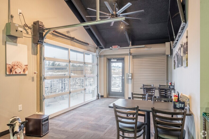 More Photos Of 1400 Commerce Pl, Plover General Retail For Sale