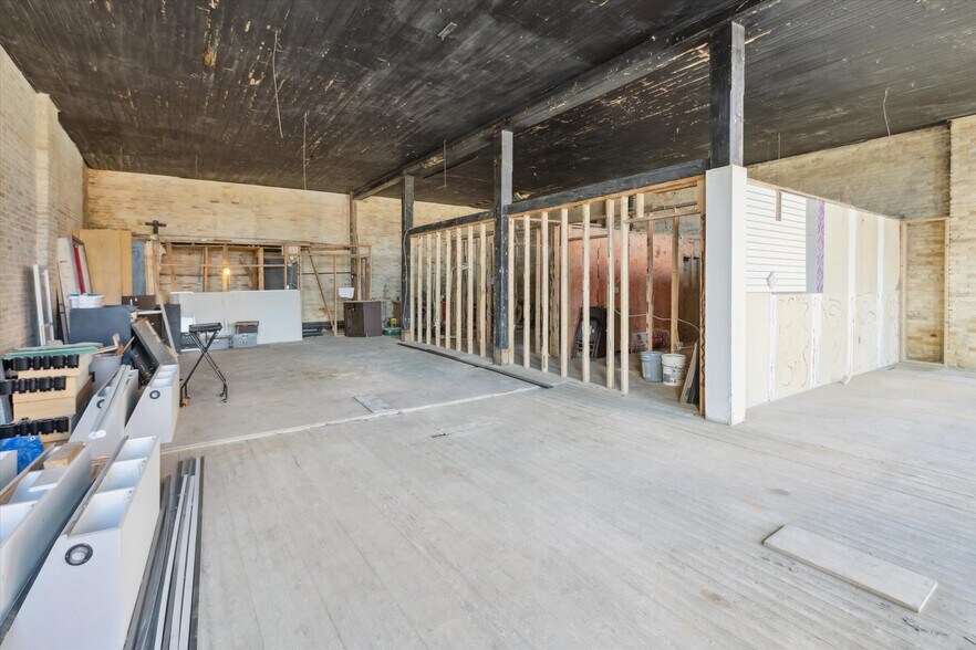 More Photos Of 1017 Washington Ave, Bay City Storefront Retail Residential For Sale