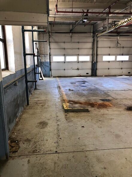 More Photos Of 15 Water St, Leicester Manufacturing For Lease