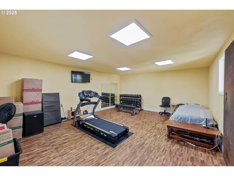 More Photos Of 2235 Broadway Ave, North Bend General Retail For Sale