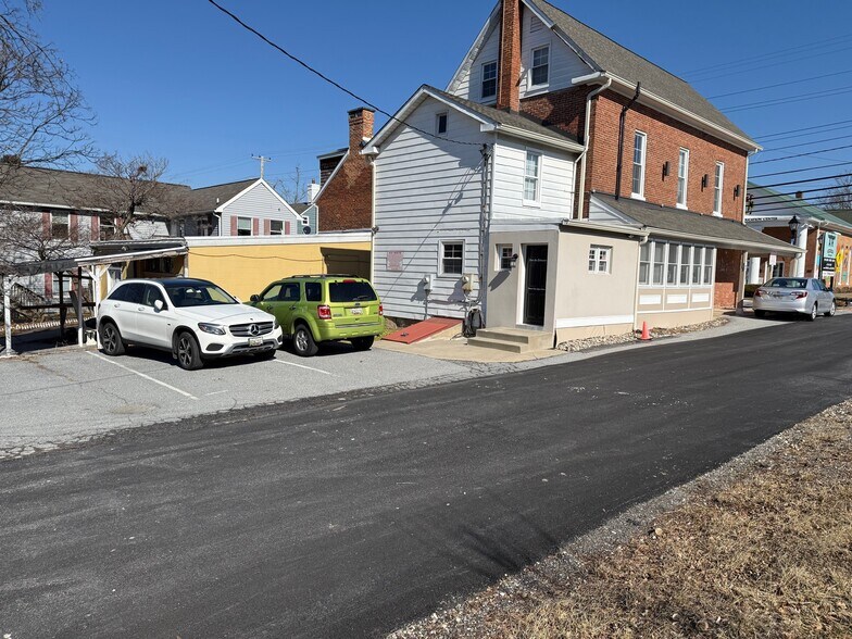 More Photos Of 324 Main St, Reisterstown Storefront Retail Office For Lease