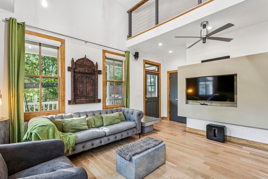 More Photos Of 692 Kirkwood Ave SE, Atlanta Storefront Retail Residential For Sale
