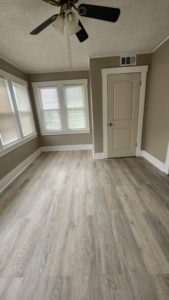 More Photos Of 400 E Sherman St, Hutchinson Apartments For Sale