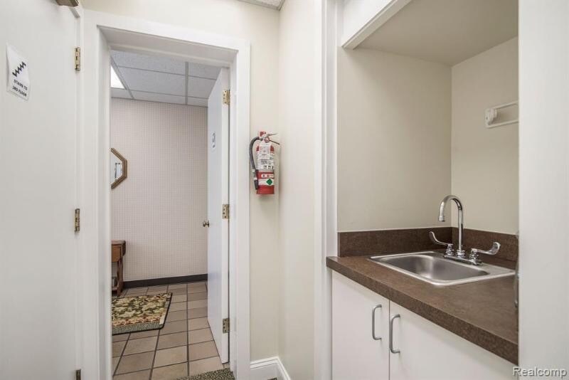 More Photos Of 925 N Michigan Ave, Saginaw Medical For Sale