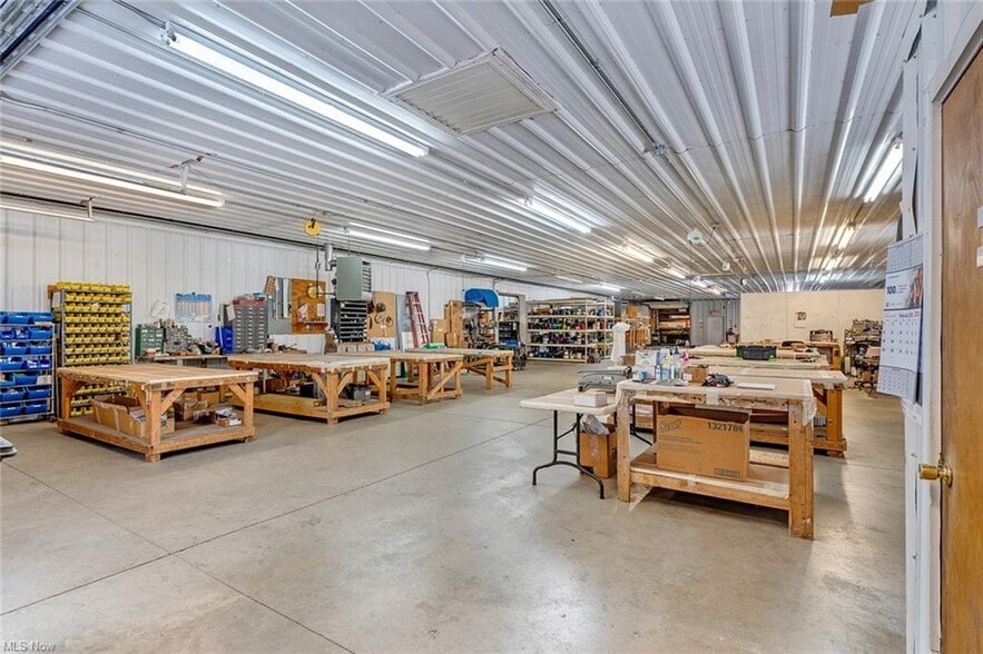 More Photos Of 10725 Struthers Rd, New Middletown Flex For Sale