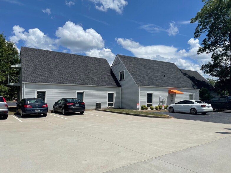 More Photos Of 300 Henry Pl, Spartanburg Flex For Lease