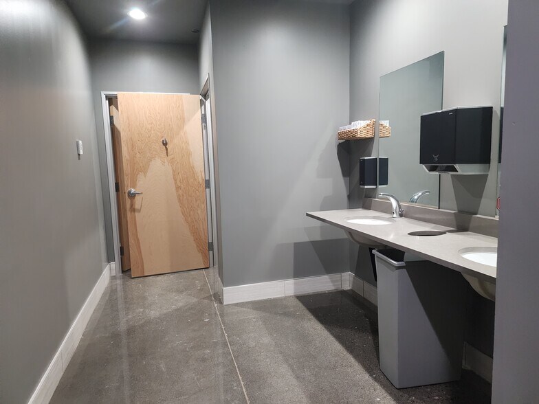 More Photos Of 7011 W Canal Dr, Kennewick Unknown For Lease