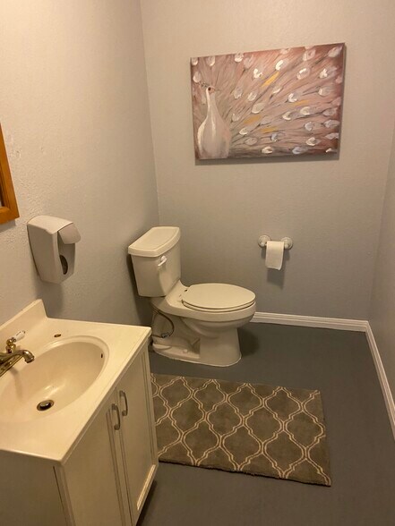 More Photos Of 1917 Hydro Dr, Austin Warehouse For Sale