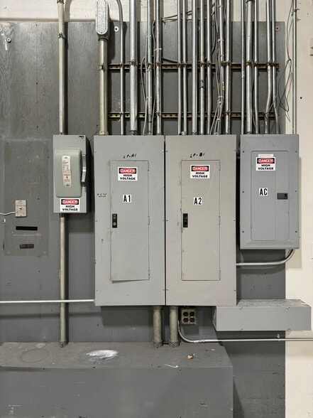 More Photos Of 91 Colin Dr, Holbrook Distribution For Lease