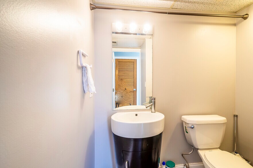 More Photos Of 951 N Plum Grove Rd, Schaumburg Office For Lease