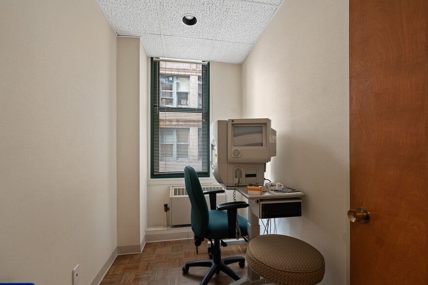 More Photos Of 50 E Washington St, Chicago Office For Sale