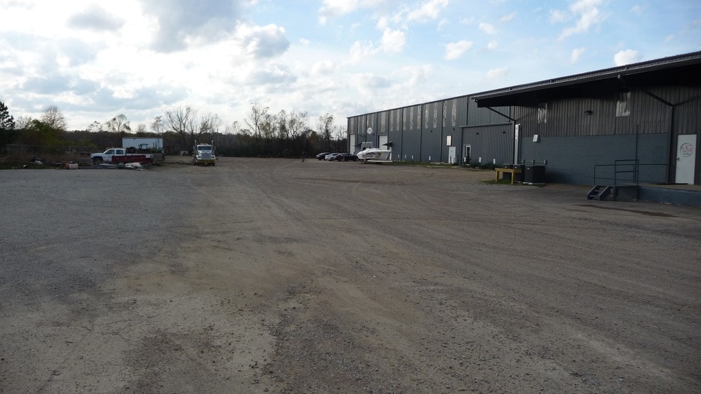 More Photos Of 1576 Old Fannin Rd, Brandon Warehouse For Lease