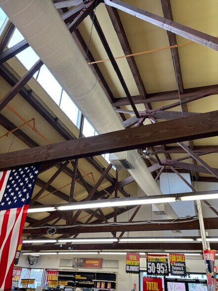 More Photos Of 2120 E Powell Blvd, Gresham General Retail For Sale