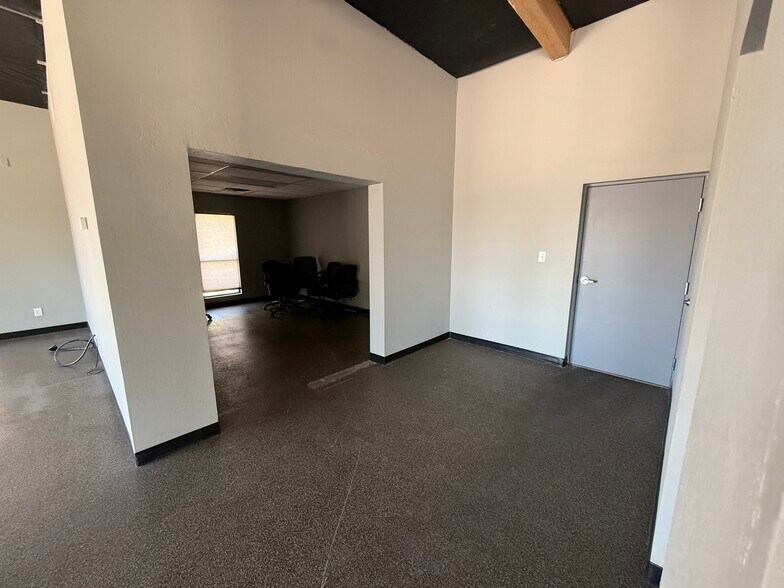 More Photos Of 113-117 S Rockford Dr, Tempe Light Manufacturing For Sale