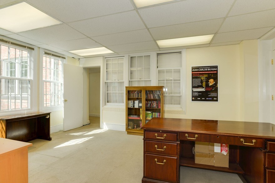 More Photos Of 2118 Leroy Pl NW, Washington Office For Sale