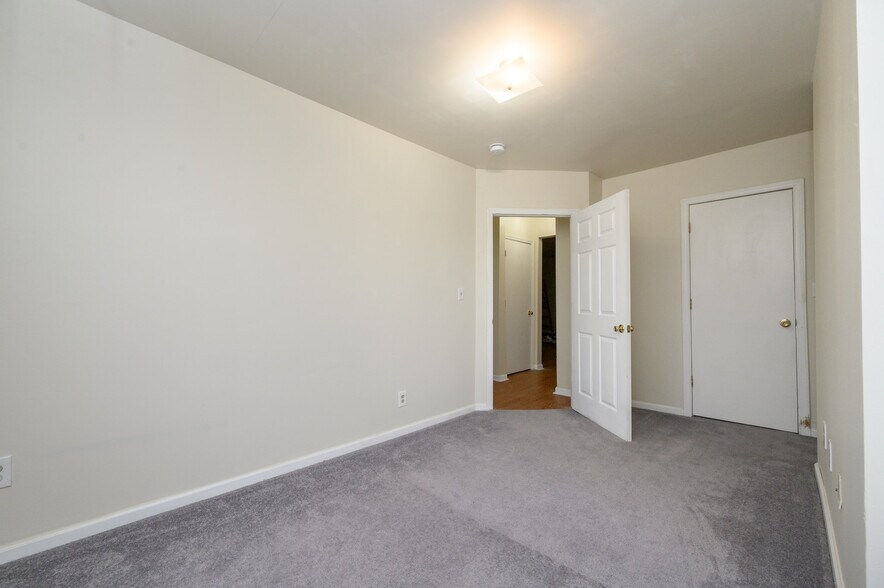 More Photos Of 122 S Rosewell Ave, South Amboy Apartments For Sale