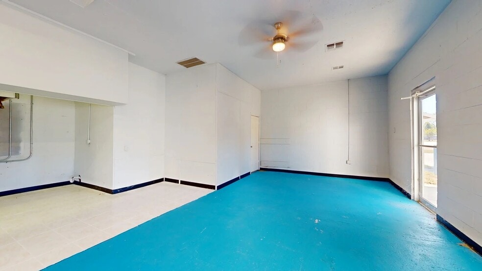 More Photos Of 3851 Harrington st, Oak Park Light Distribution For Sale