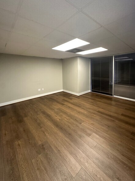 More Photos Of 5708 N Shepherd Dr, Houston Unknown For Lease