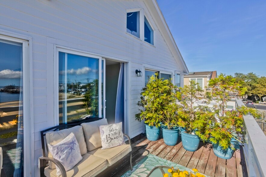 More Photos Of 265 Commercial St, Provincetown Flex For Sale