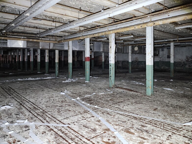 More Photos Of 20th AVE, Valley Light Manufacturing For Sale