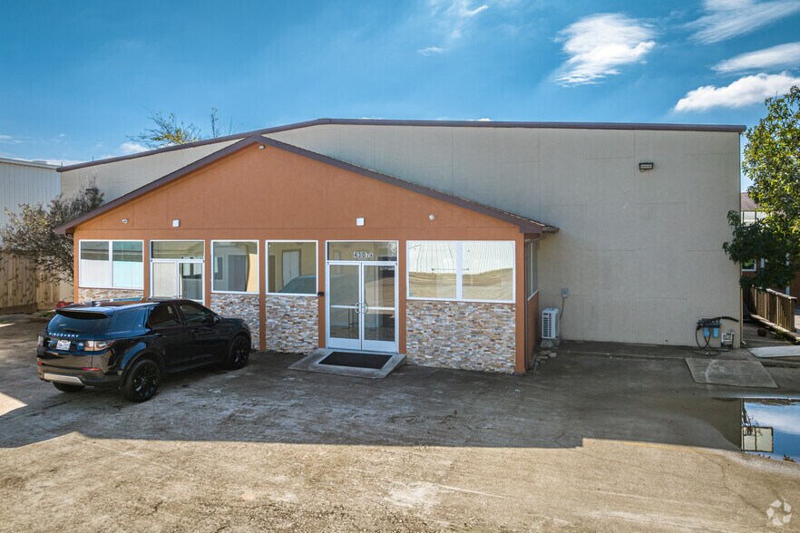More Photos Of 4307 S Main St, Stafford General Retail For Lease