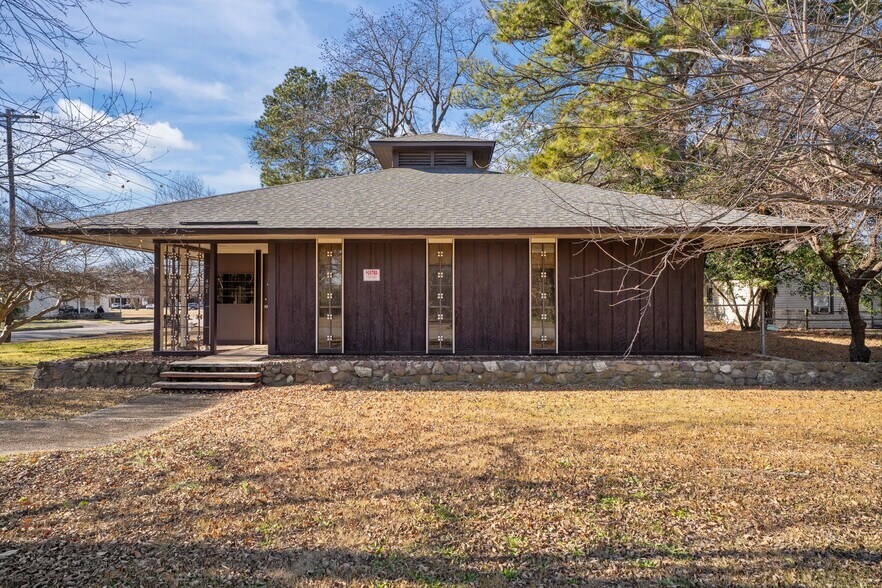 Primary Photo Of 401 N James St, Goldsboro Medical For Sale