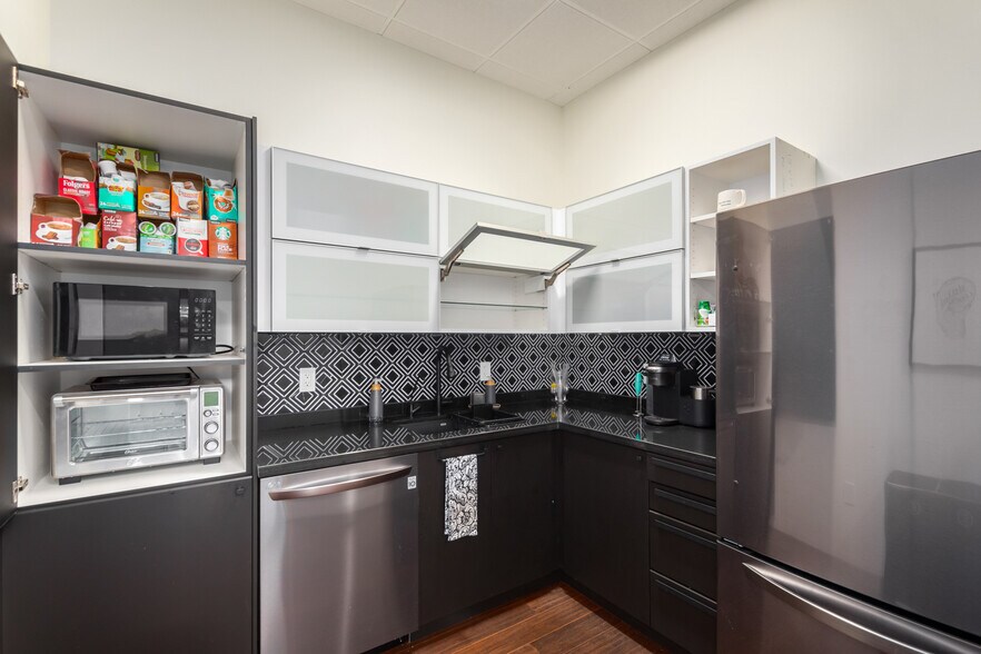 More Photos Of 8165 E Indian Bend Rd, Scottsdale Medical For Lease