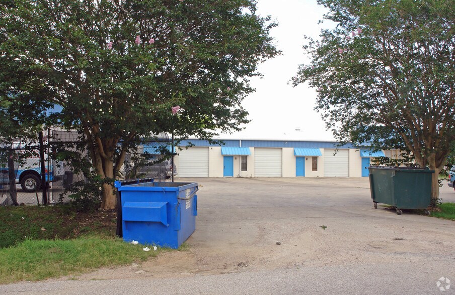 Primary Photo Of 3310 Buttercup St, Houston Warehouse For Sale