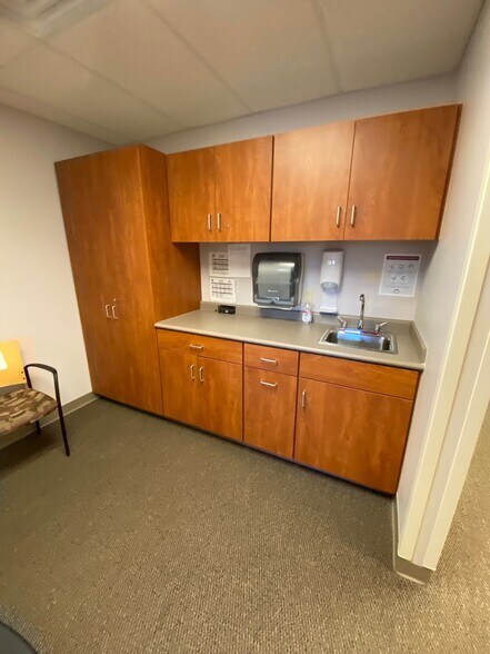 More Photos Of 955 Eastwind Dr, Westerville Medical For Lease