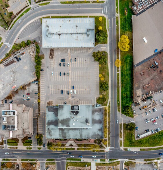 More Photos Of 225 Duncan Mill Rd, Toronto Office For Sale