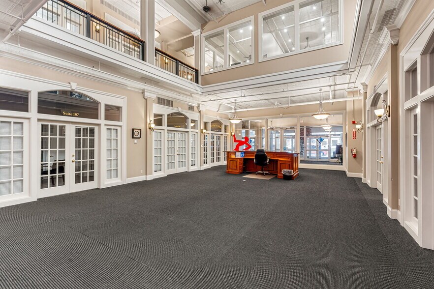 More Photos Of 222 Pearl St, New Albany Office Residential For Lease