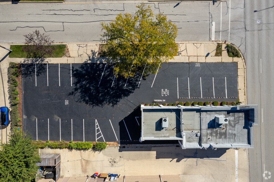 More Photos Of 24 E Saint Charles Rd, Villa Park Freestanding For Lease