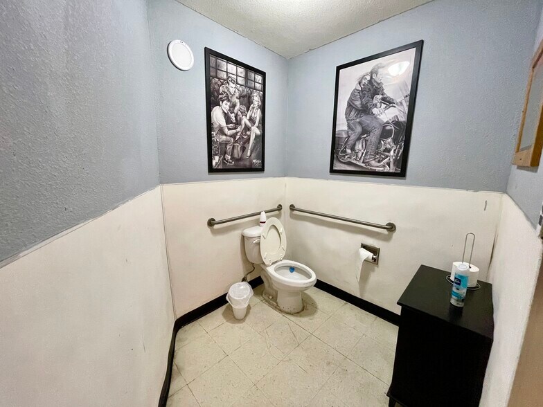 More Photos Of 1799 E 21st St, Merced Flex For Sale
