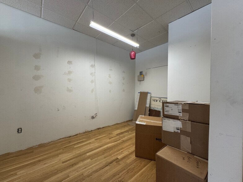 More Photos Of 412 Eighth Ave, New York Loft Creative Space For Lease
