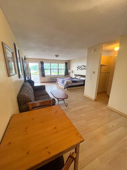 More Photos Of 371 Navaho Trl, Onalaska Hotel For Sale