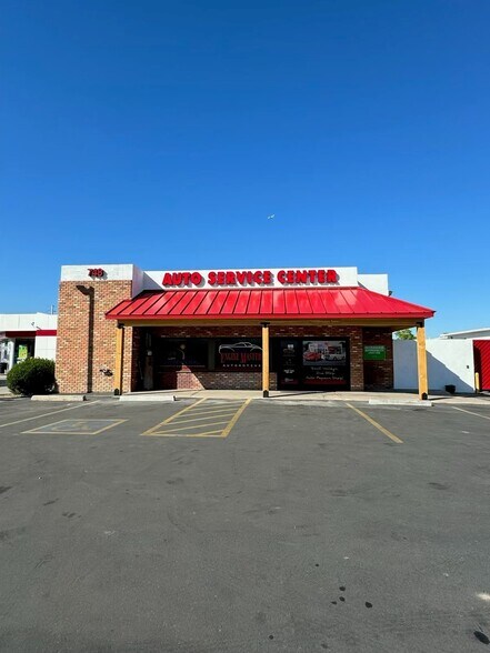 More Photos Of 746 W Southern Ave, Mesa General Retail For Sale