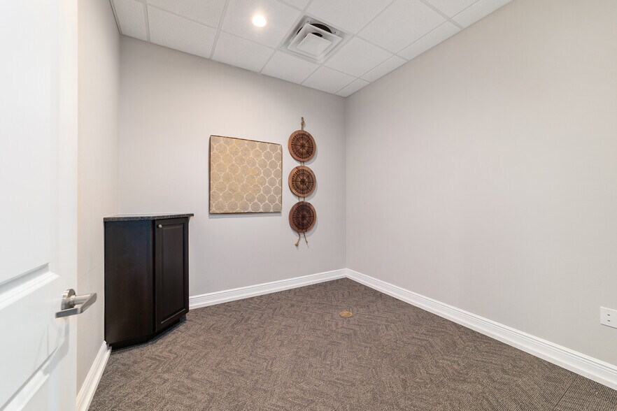 More Photos Of 809 County Road 466, The Villages Medical For Sale