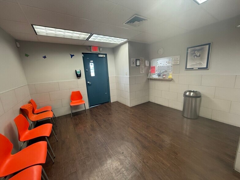 More Photos Of 4700 N 51st Ave, Phoenix Medical For Sale