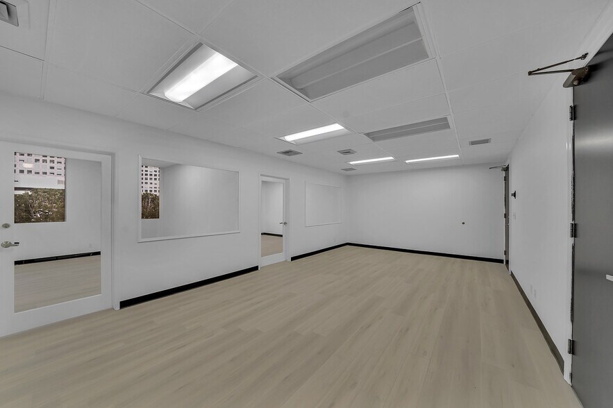 More Photos Of 4667 MacArthur Blvd, Newport Beach Office For Lease