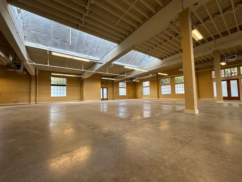 More Photos Of 710 NW 17th Ave, Portland Warehouse For Lease