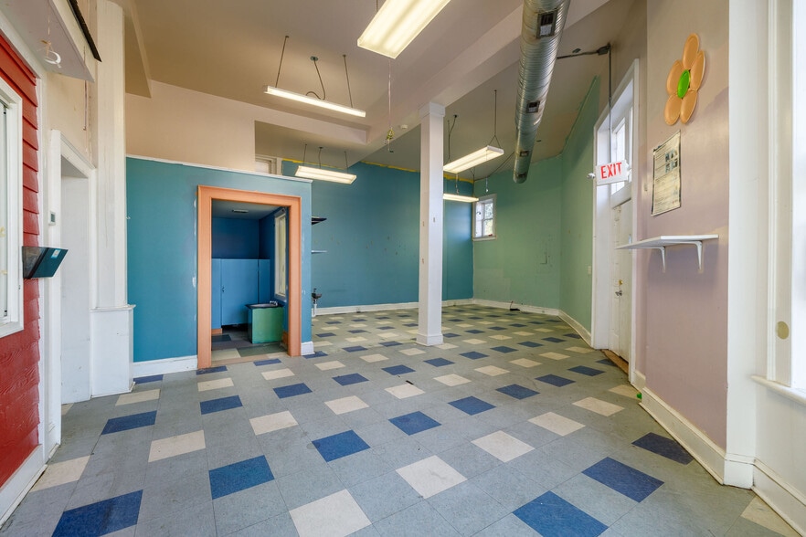 More Photos Of 300 W Clay St, Richmond Storefront Retail Residential For Lease