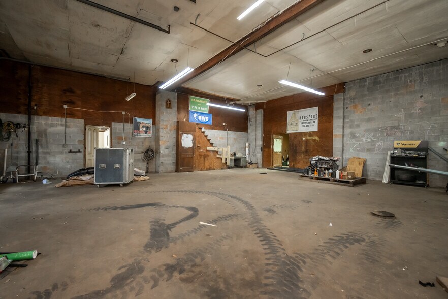 More Photos Of 577 Main st, Lexington Flex For Sale