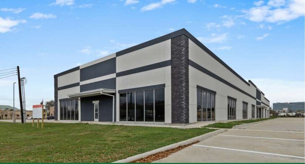 More Photos Of 17085 N Texas Ave, Webster Medical For Lease